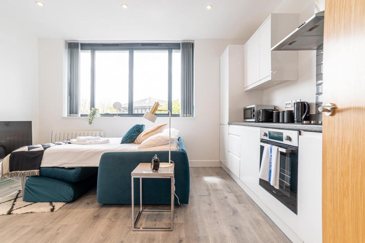 Copenhagen Court Apartments Бэйсингсток Экстерьер фото