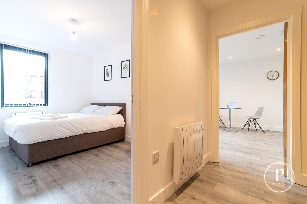 Copenhagen Court Apartments Бэйсингсток Экстерьер фото