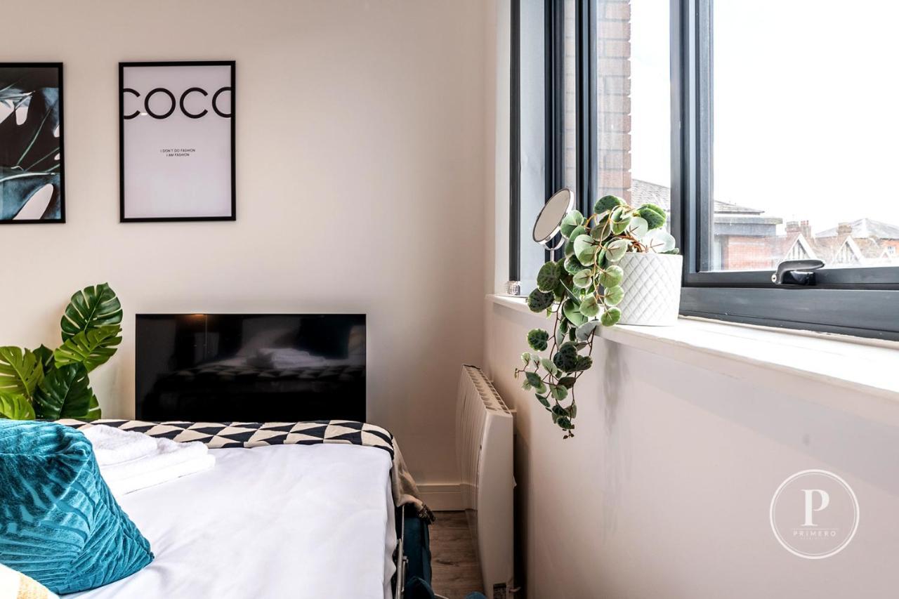Copenhagen Court Apartments Бэйсингсток Экстерьер фото