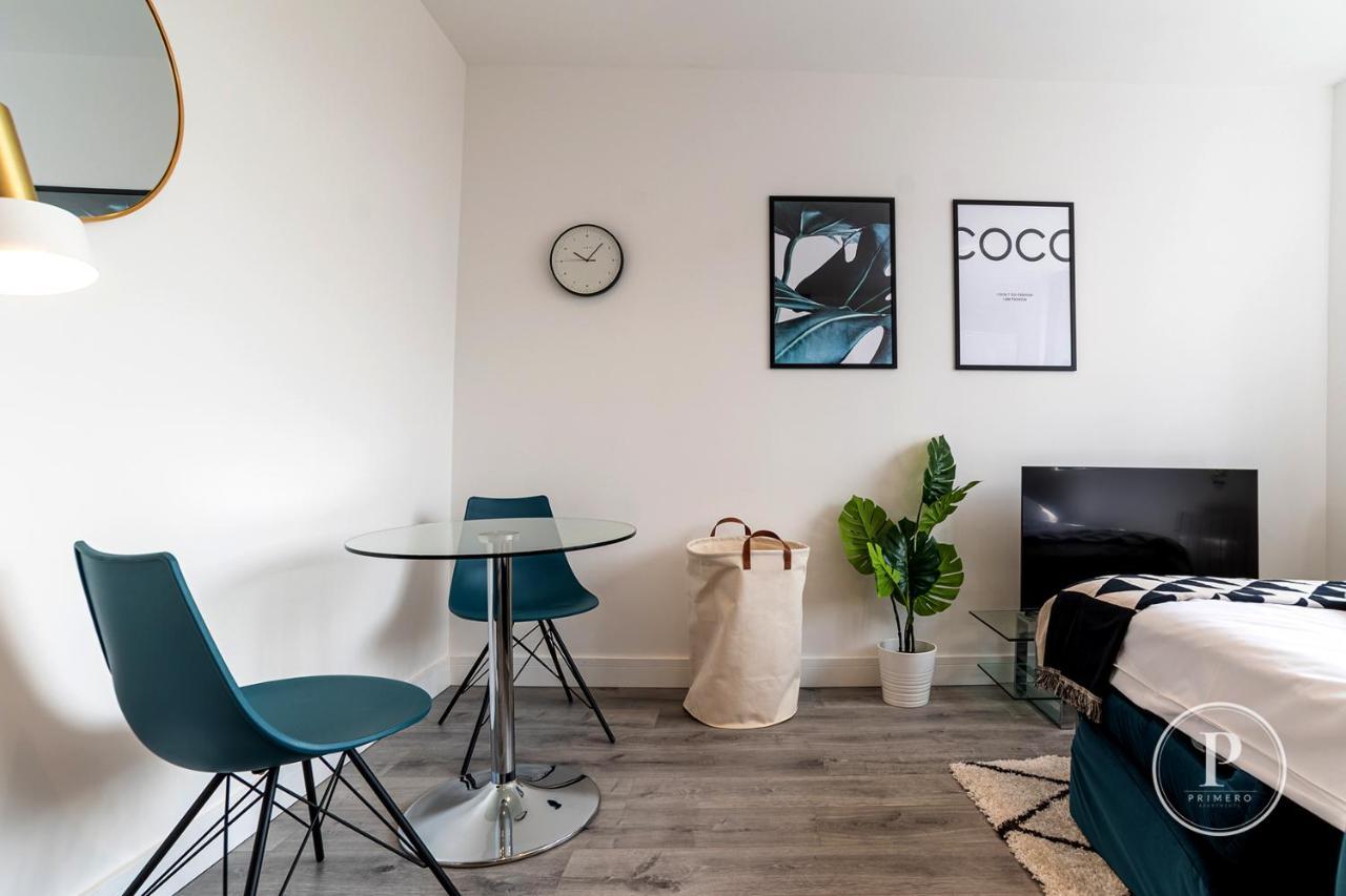 Copenhagen Court Apartments Бэйсингсток Экстерьер фото
